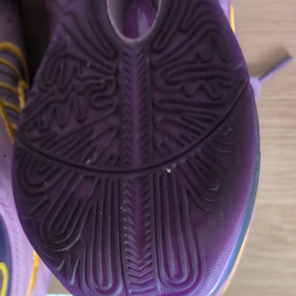 LeBron James "Purple Rain" Athletic Nikes - Picture 8 of 14